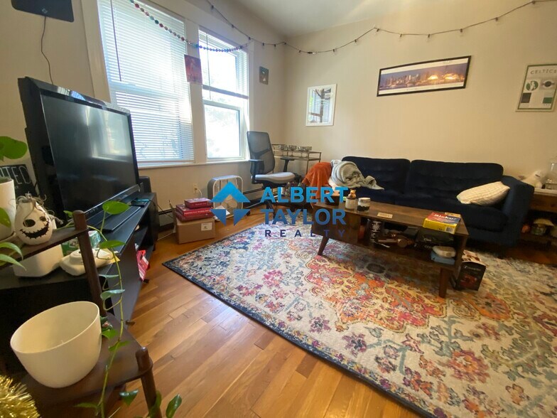 Building Photo - 94 Heath St