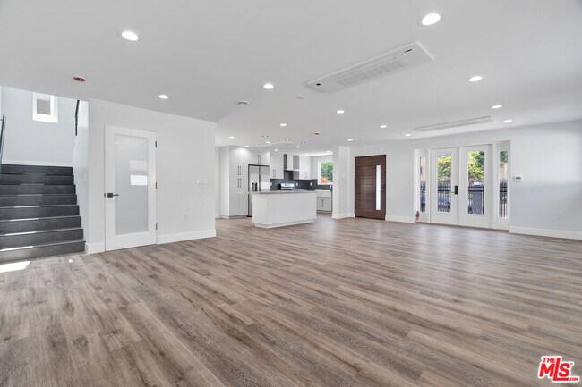 Building Photo - 11611 Burbank Blvd