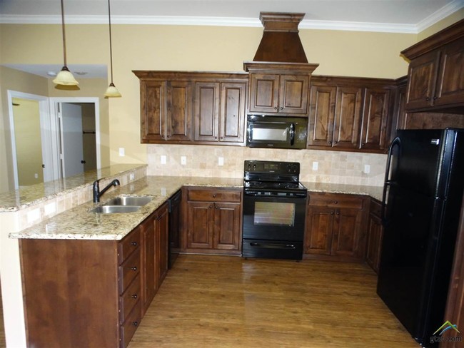 Building Photo - 5056 Shiloh Village Dr