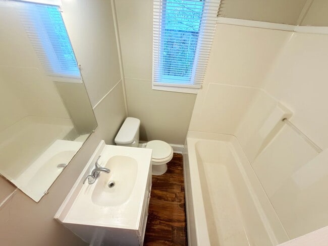 Building Photo - 328 Hodges St