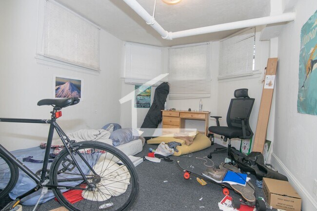 Building Photo - Packards Corner BU 4 bed 1.5 bath for 9.1 Heat Hw inc Students ok,