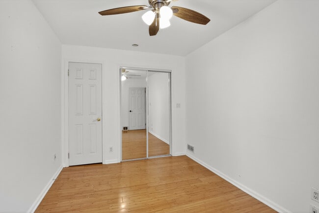 Building Photo - 419 McClellan St