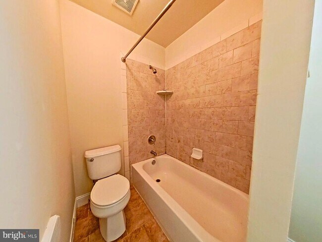 Building Photo - 828 N 26th St