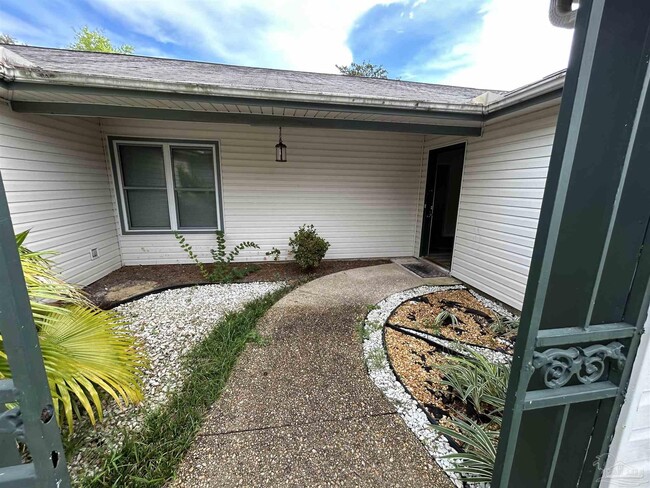 Building Photo - 4665 Balmoral Dr
