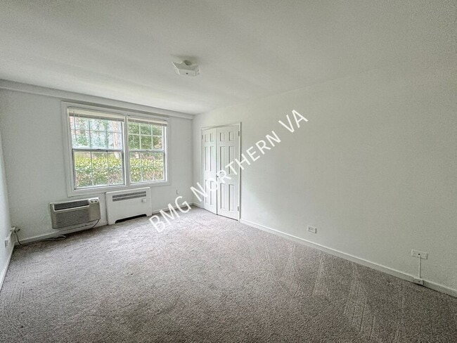 Building Photo - 214 N George Mason Dr