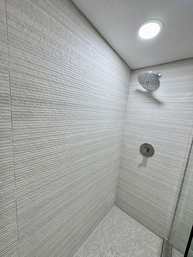 Building Photo - Fully Furnished Down Town Clermont Short Term Rental