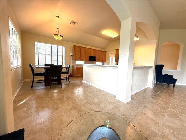 Building Photo - 3221 River Birch Dr