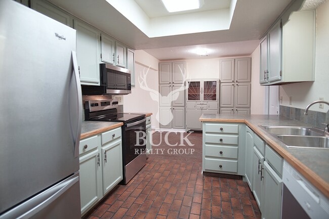 Building Photo - 1630 Kavel Dr