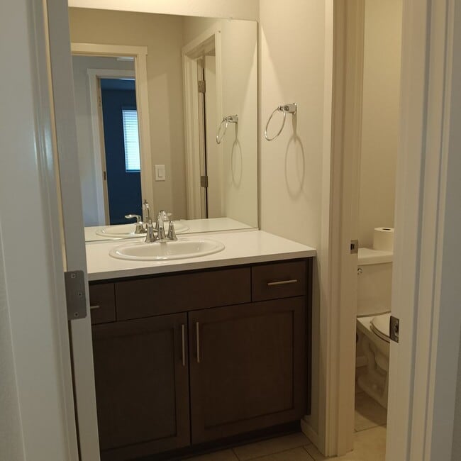 Building Photo - Beautiful Modern Home in Woodburn is Ready For You!!