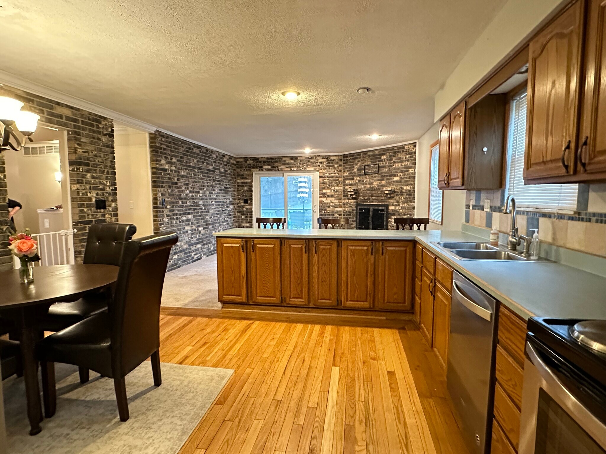 Kitchen - 5684 Red Oak Dr