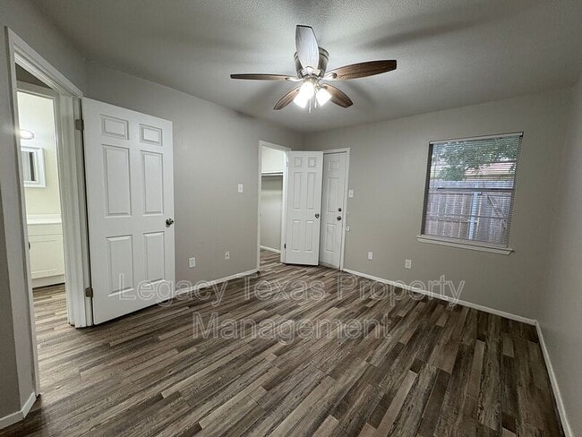 Building Photo - 1410 Courtney Pl