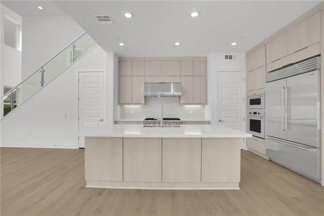 Building Photo - 168 Creation