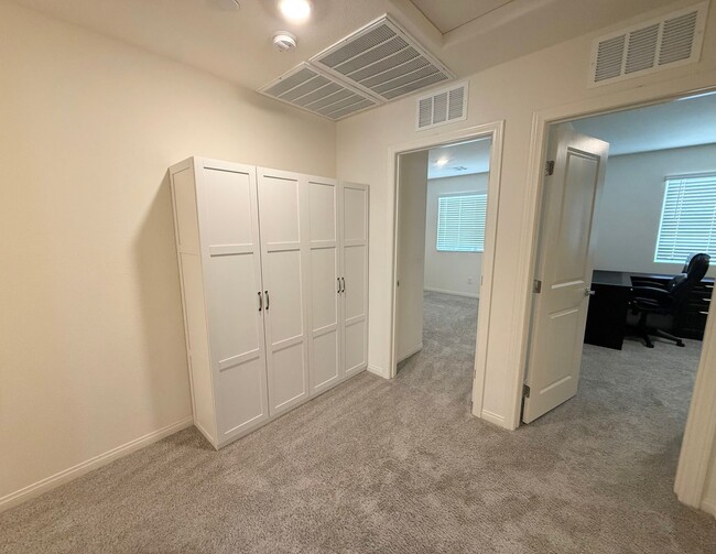 Building Photo - Modern Townhome Near Lone Mountain | Gated & Pool