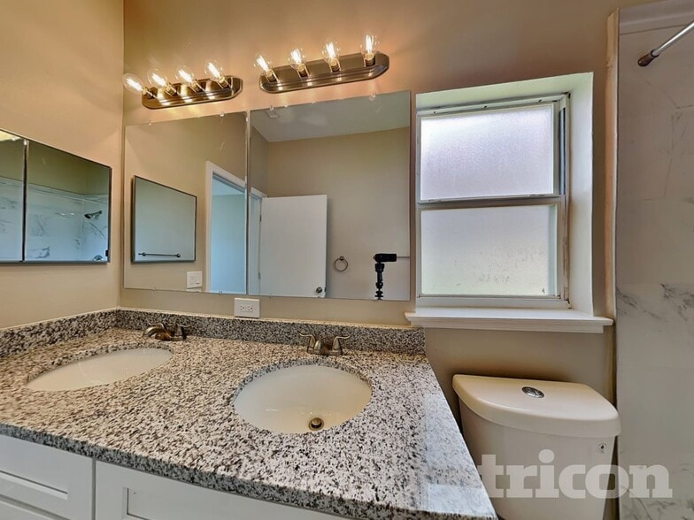 Building Photo - 1708 Meadow Pond Way