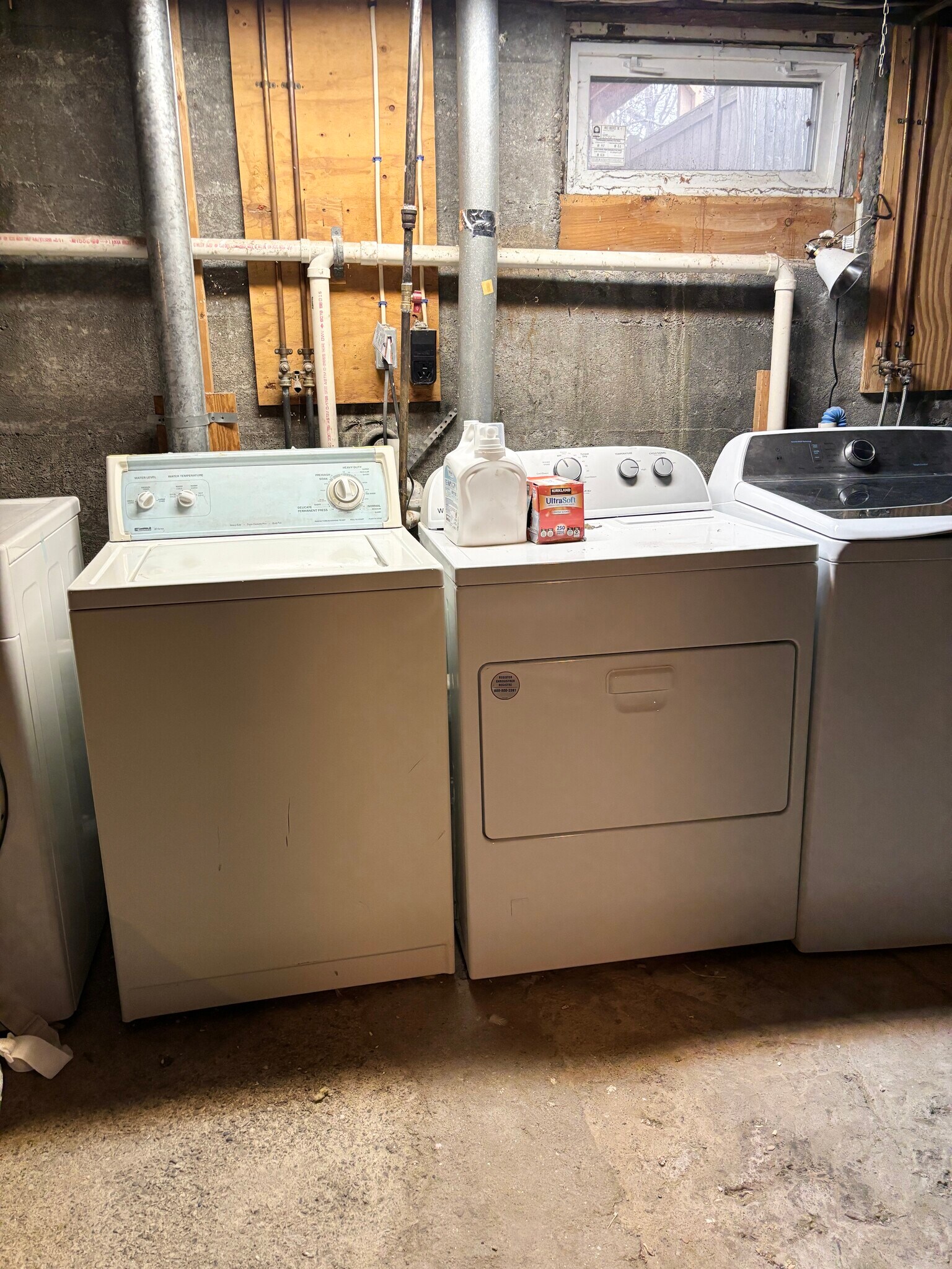 Building Photo - 94-96-96 Rossmore Rd