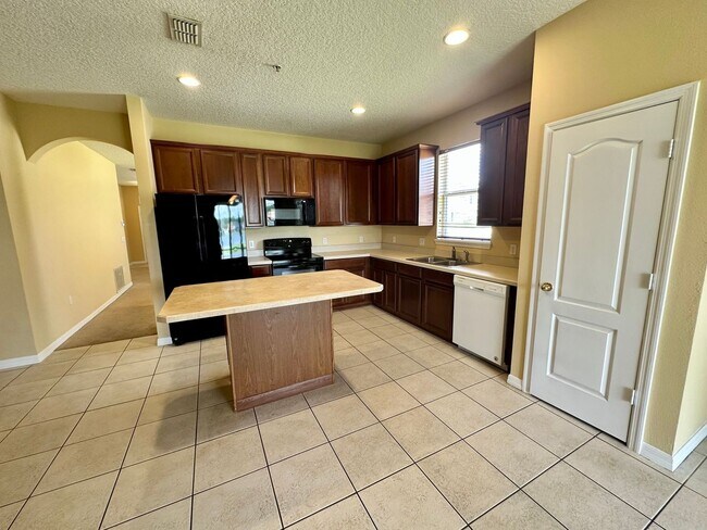 Building Photo - Beautiful 4-Bedroom Home near Lake Nona!