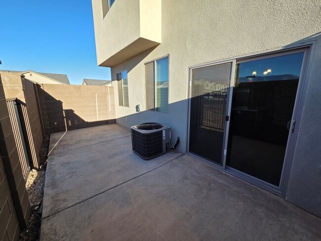 Building Photo - VIEWS from EVERY ROOM!