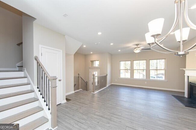 Building Photo - 272 Commons Ave