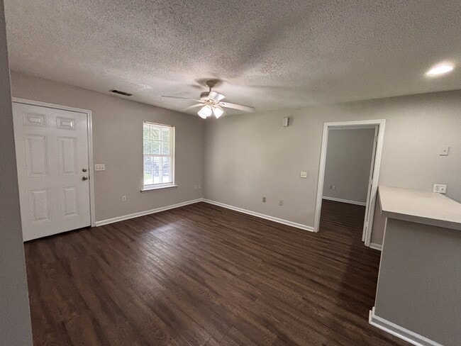 Building Photo - 201 Maderia Ct