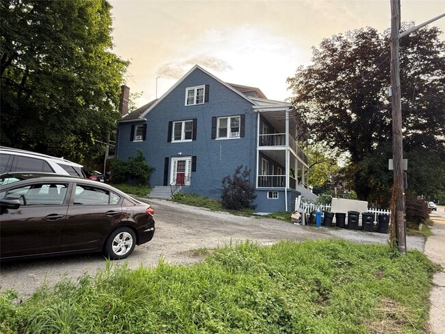 Building Photo - 364 Ashford Ave