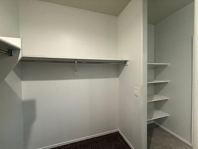Master Closet - 5286 E Gummite Dr