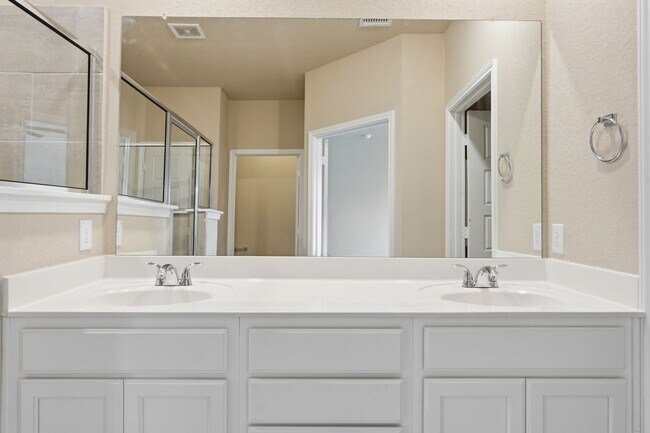 Building Photo - Spacious & Move-In Ready Rental in 78252 – Easy Access to Major Highways