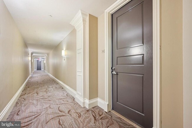 Building Photo - 8220 Crestwood Heights Dr