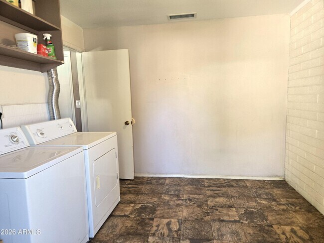 Building Photo - 4330 W Royal Palm Rd