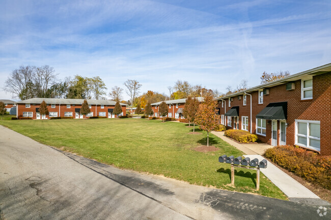 Building Photo - Stone Villa Court