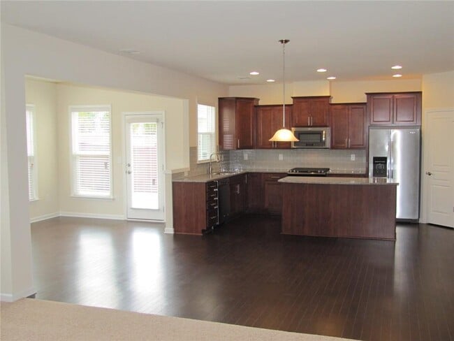 Building Photo - 462 Spring View Dr