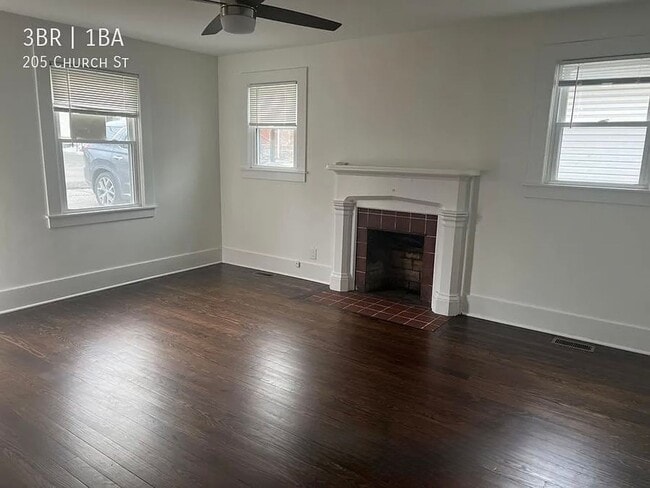 Building Photo - 205 Church St