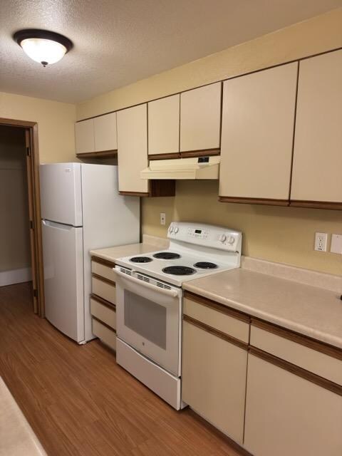 Building Photo - 3210 Morrison Rd W