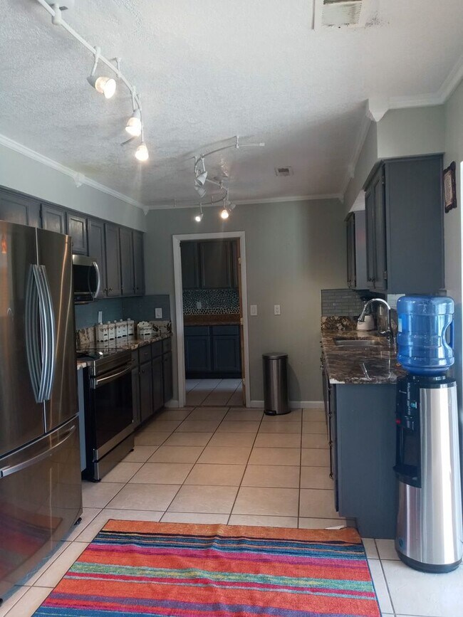 Building Photo - RIO RANCHO-FOUR BEDROOM HOUSE-Furnished