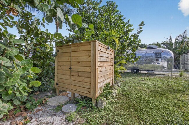 Building Photo - 11324 Palm Tree Ln