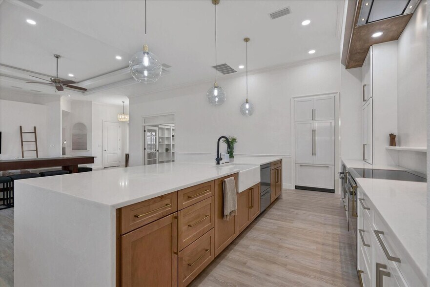 Building Photo - 3337 Sandpiper Dr