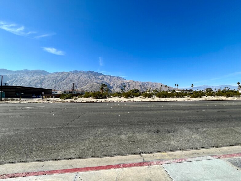 Building Photo - 400 N Sunrise Way