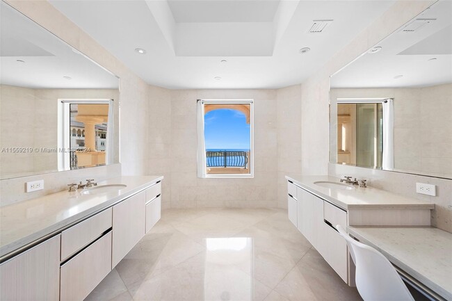 Building Photo - 7154 Fisher Island Dr