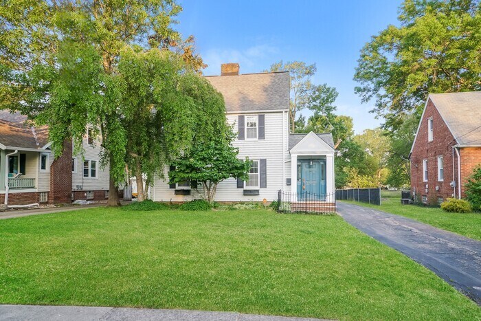 Building Photo - 1676 Edgefield Rd