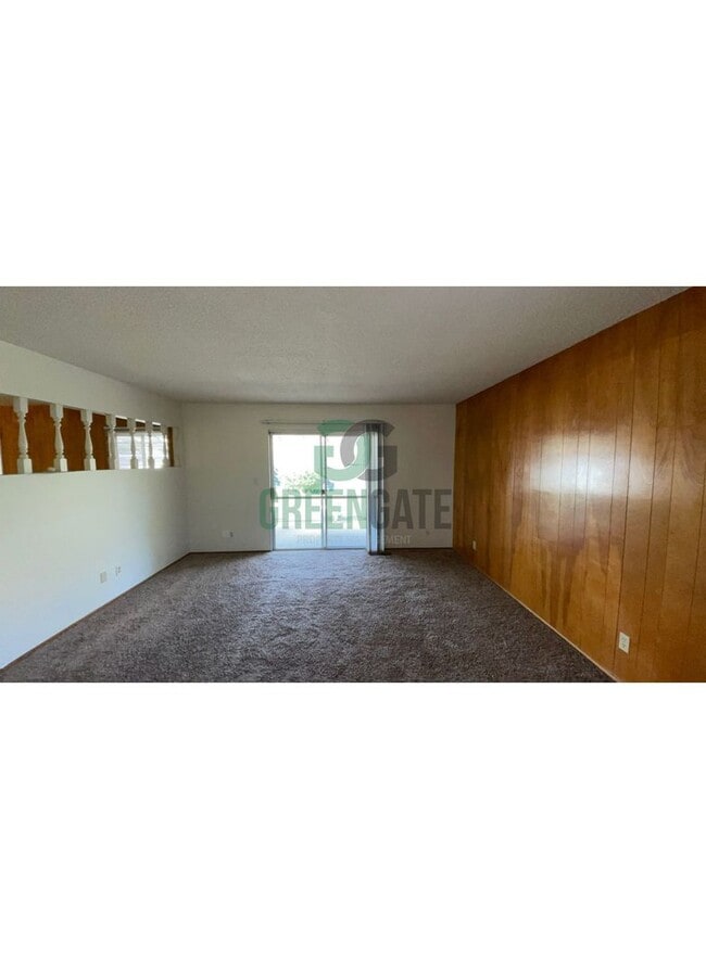 Building Photo - 925 Charleston Ave