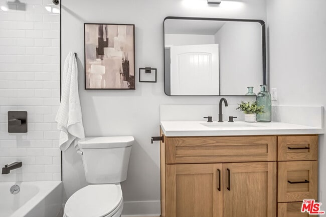 Building Photo - 10035 S Western Ave