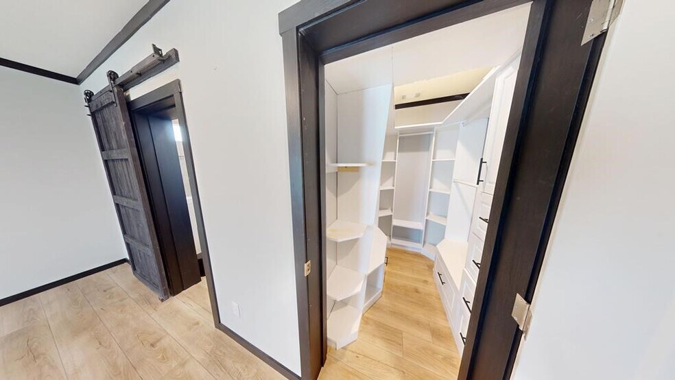 Building Photo - 822 Private Rd