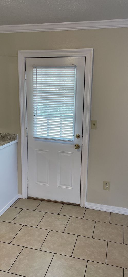 Building Photo - 3 BD 1.5 BA Ocean Springs Rental in the Go...