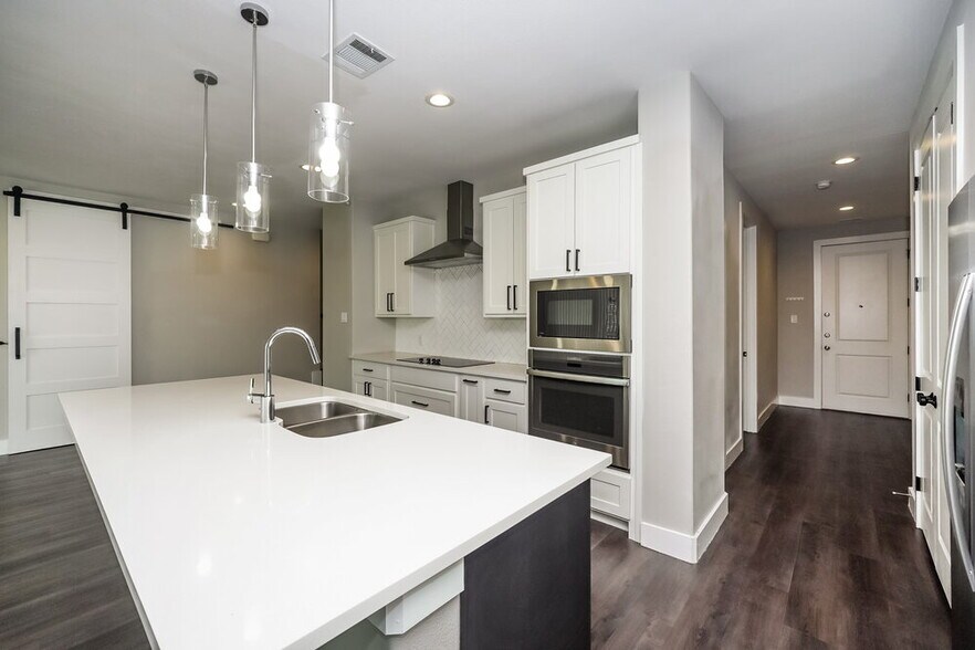 Building Photo - 7153 9th Hole Dr