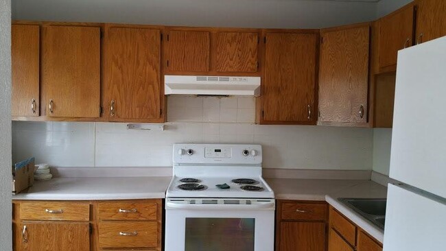 kitchen - 1371 Monomoy St
