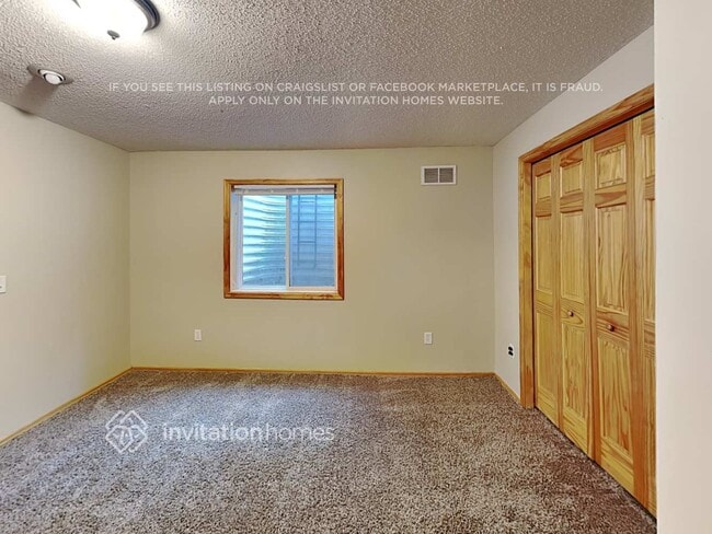 Building Photo - 5043 Ladyslipper Ave N