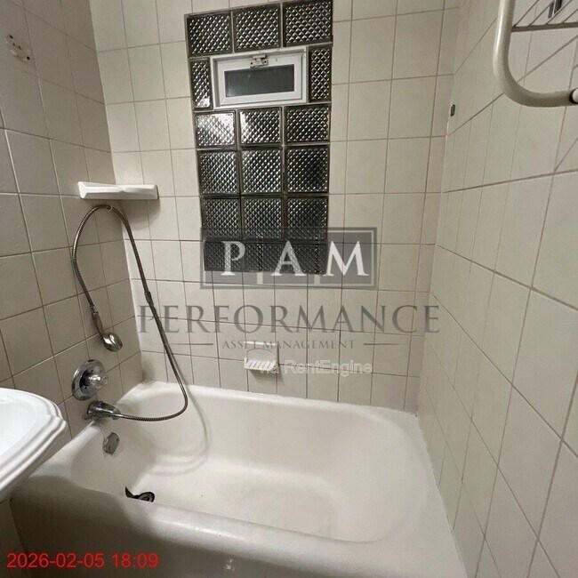 Building Photo - 1909 Thurston Ave