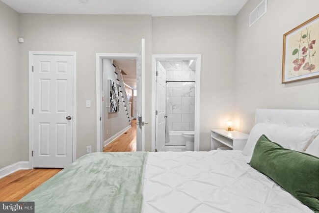 Building Photo - 2219 E Chase St