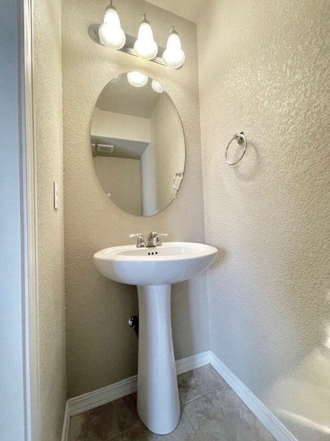 Building Photo - Stetson Hills Home with 3 Bedrooms and 2.5 Baths Available in May