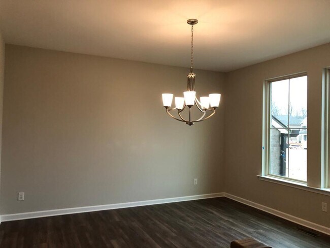 Building Photo - 3930 Redwood Dr