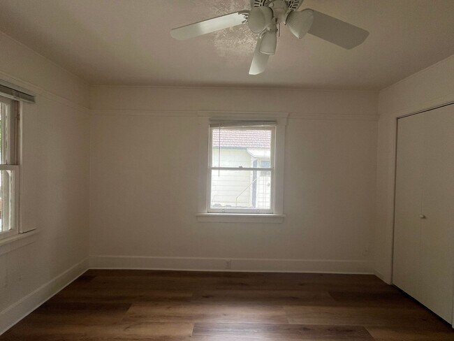 Building Photo - 1434